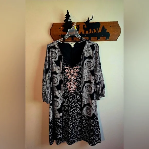 Black and White Floral Dress with Pink Accents - Picture 1 of 2